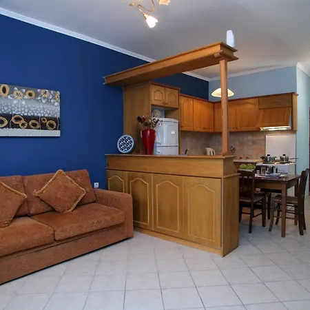 דירה The Filoxenia Apartments, ניקיאנה