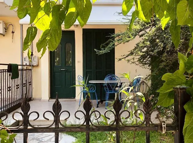 The Filoxenia Apartments, *