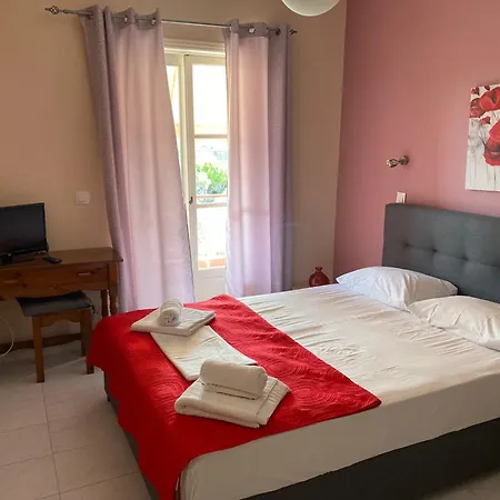 The Filoxenia Apartments, * 尼基亚娜